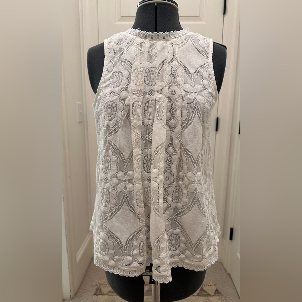 Doe & Rae Floral Lace Sleeveless Blouse - Cream